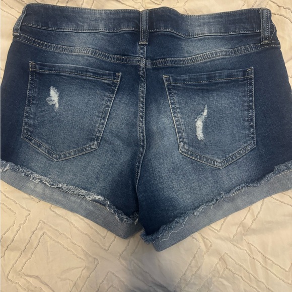 Jean shorts Juniors size 9 - Picture 3 of 3